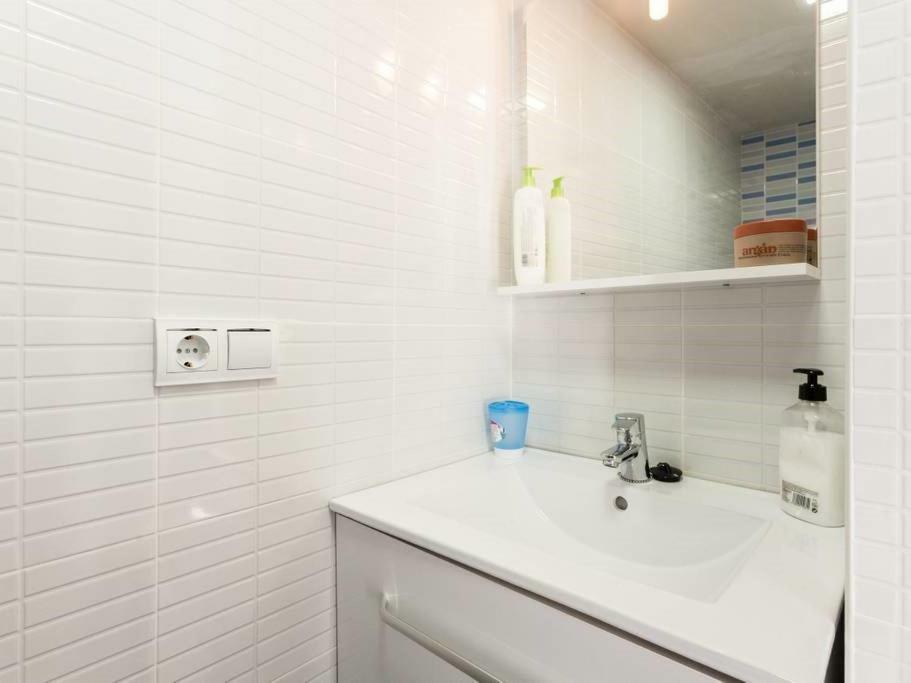 Apartamento Cerca De La Playa Valencia Eksteriør billede